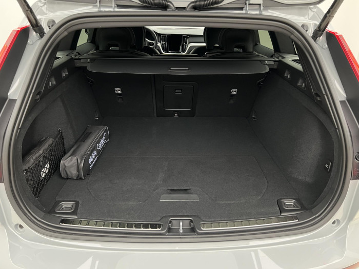 Volvo V60 B4 DARK PLUS