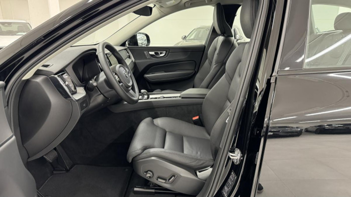 Volvo XC60 B4 AWD PLUS DARK REZERVACE 2.0 Plus