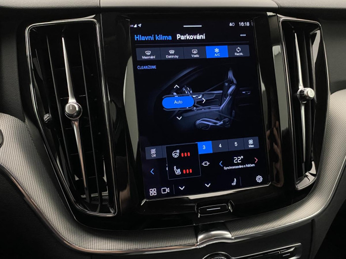 Volvo XC60 B4 AWD PLUS BRIGHT REZERVACE 2.0 Plus