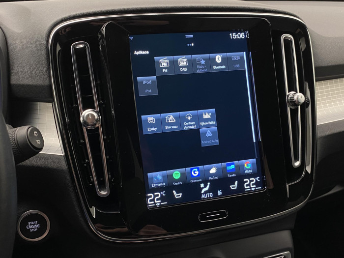 Volvo XC40 B4 MOMENTUM AUT CZ 2.0 Momentum