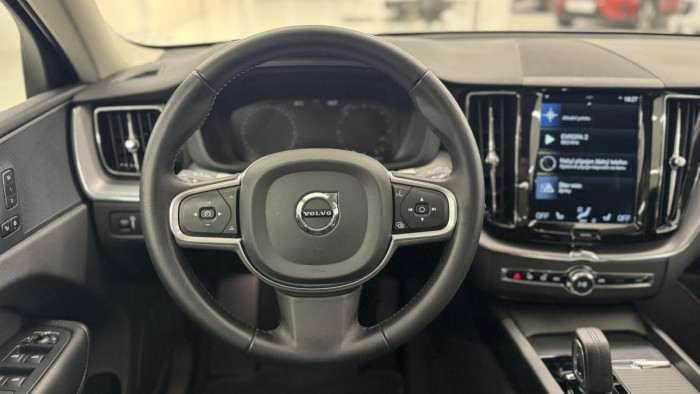 Volvo XC60 B4 AWD MOMENTUM REZERVACE 2.0 Momentum