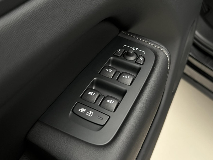 Volvo XC60 B5 AWD PLUS DARK AUT 1.maj.