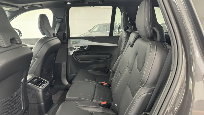 Volvo XC90 T8 AWD ULTIMATE DARK REZERVACE