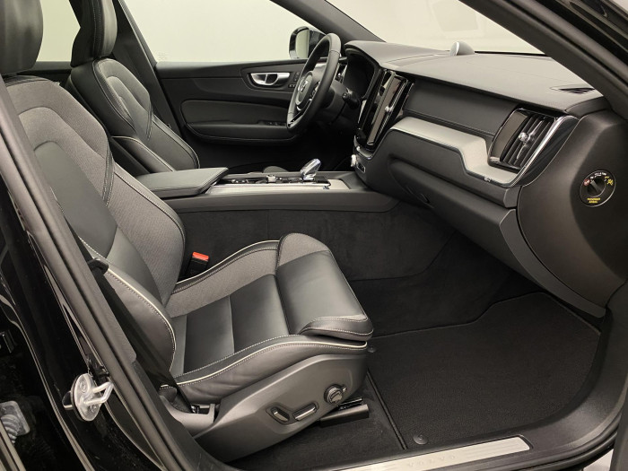 Volvo XC60 B5 AWD BLACK EDITION ULTRA 2.0 Edition