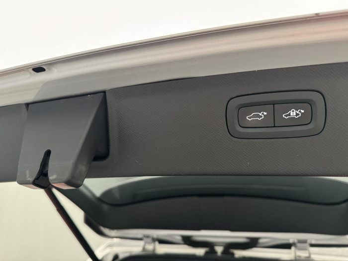 Volvo XC90 B5 AWD R-Design AUT REZERVACE