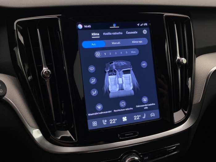 Volvo V60 B4 DARK PLUS AUT CZ