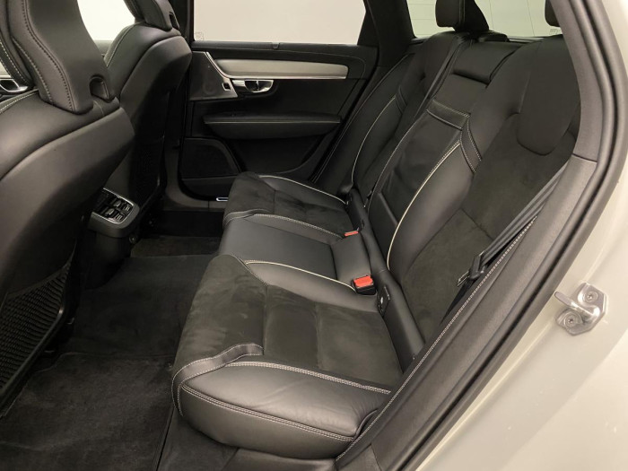 Volvo V90 B6 AWD R-DESIGN AUT REZERVACE
