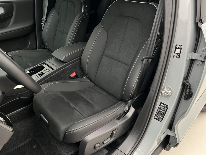 Volvo XC40 B4 DARK ULTRA AUT