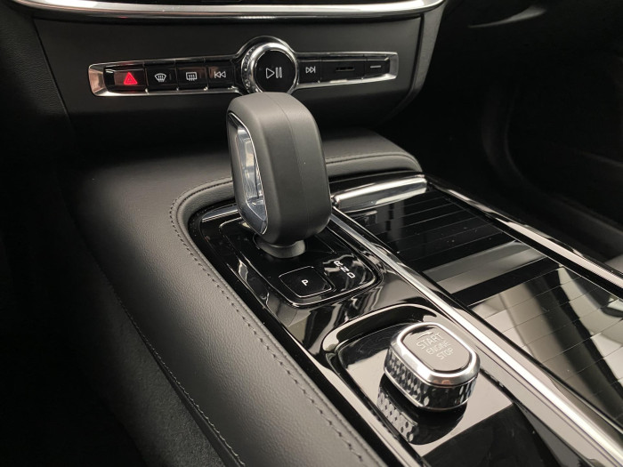 Volvo V90 T6 AWD PLUG-IN DARK PLUS AUT