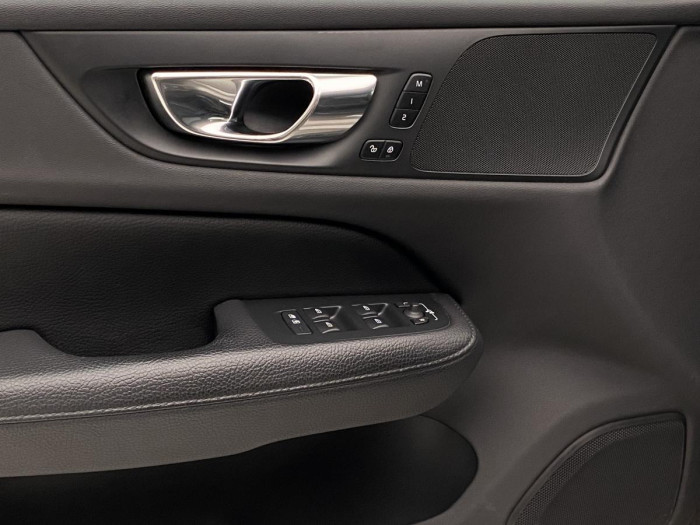 Volvo V60 B4 INSCRIPTION AUT REZERVACE