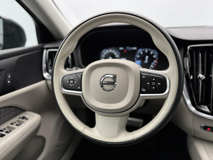 Volvo V60 T4 MOMENTUM AUT CZ 1.maj 2.0 Momentum