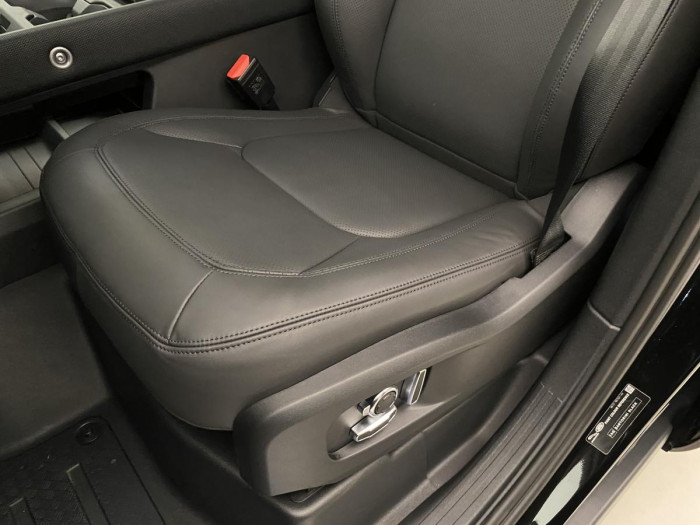 Land Rover Defender 130 D300 OUTBOUND 3.0 d