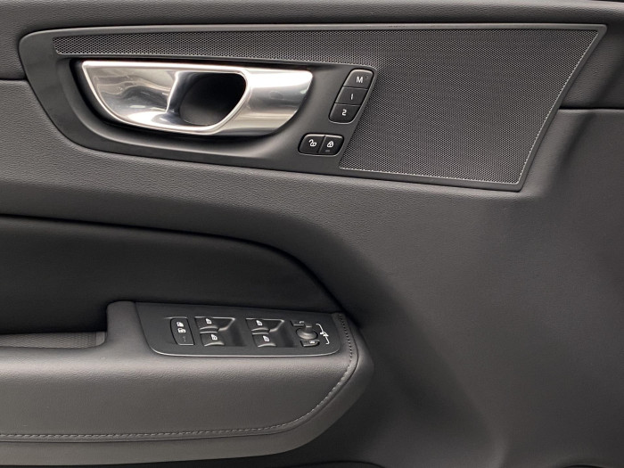 Volvo XC60 B5 AWD DARK PLUS AUT CZ