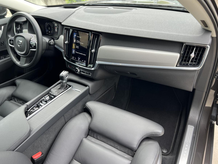 Volvo V90 D4 MOMENTUM PRO Aut 1.maj. 2.0 d Momentum