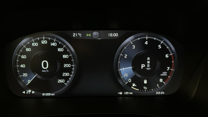 Volvo XC40 B4 AWD MOMENTUM REZERVACE 2.0 Momentum
