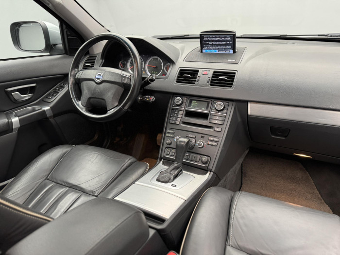 Volvo XC90 D5 AWD SUMMUM AUT 7 míst CZ 2.4 d Summum