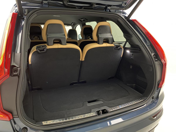 Volvo XC90 T8 AWD ULTIMATE DARK REZERVACE