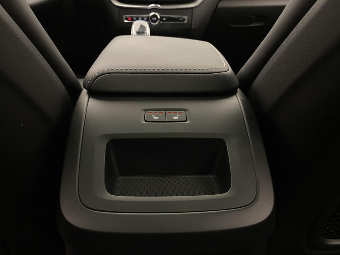 Volvo XC60 T6 AWD PLUG-IN DARK PLUS CZ