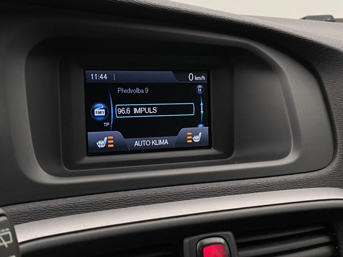 Volvo V40 T2 NEZÁVISLÉ TOPENÍ REZERVACE