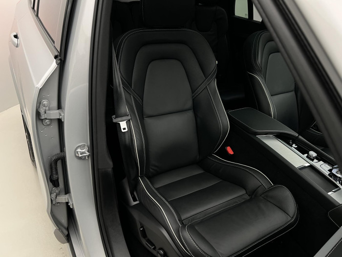 Volvo XC90 B5 AWD ULTIMATE DARK 7MÍSTNÁ