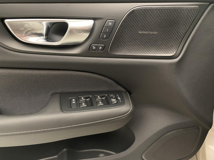 Volvo V60 B4 AUT DARK PLUS