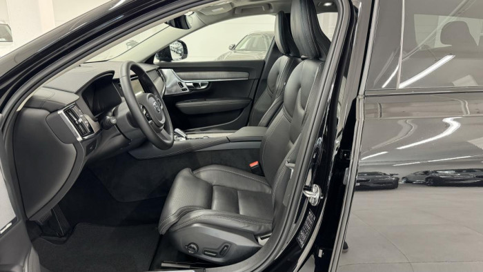 Volvo V90 CROSS COUNTRY B5 REZERVACE