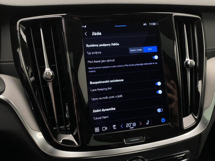 Volvo V60 B4 ULTIMATE DARK AUT REZERVACE