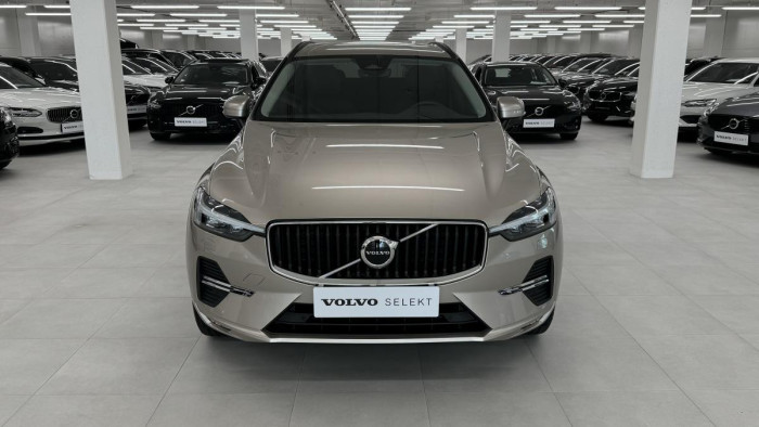 Volvo XC60 B4 AWD CORE AUT REZERVACE
