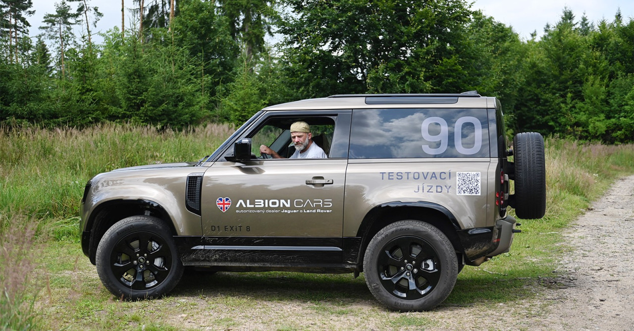 SOUTĚŽ: Vyhrajte jízdu v Defenderu s Hynkem Čermákem