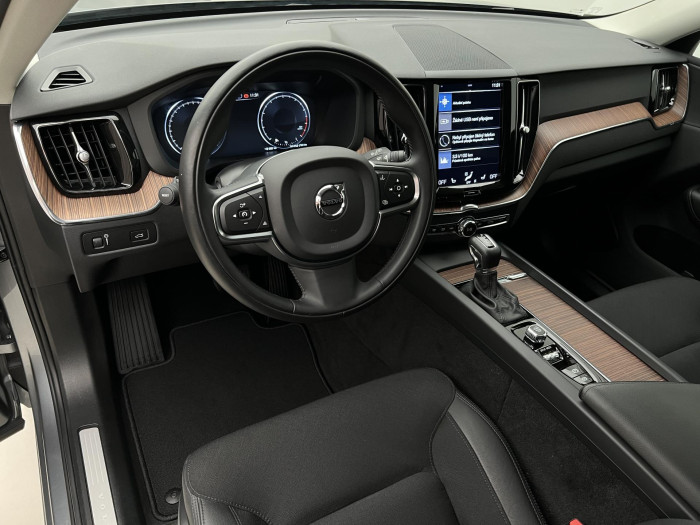 Volvo XC60 T4 MOMENTUM POLESTAR AUT CZ 2.0 Momentum