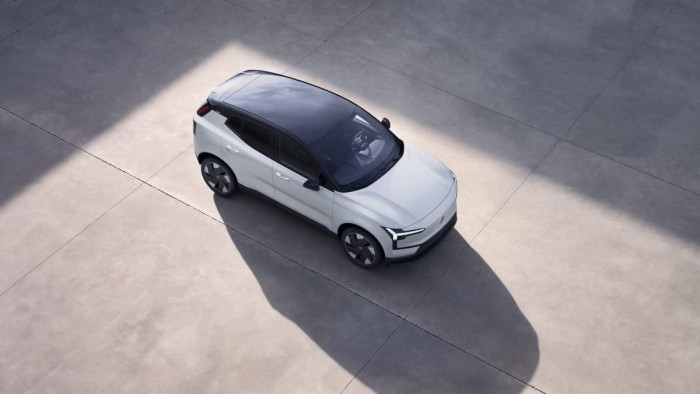 Volvo EX30 PURE ELECTRIC AWD TWIN PLUS Plus