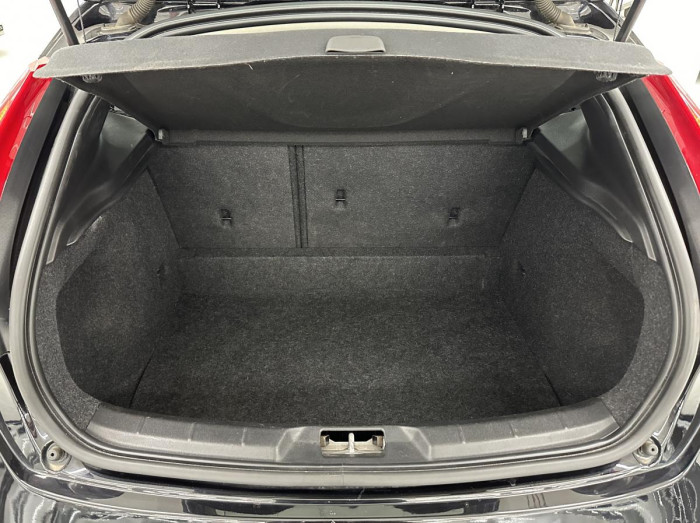 Volvo V40 T2 BLACK EDITION REZERVACE 2.0 Edition