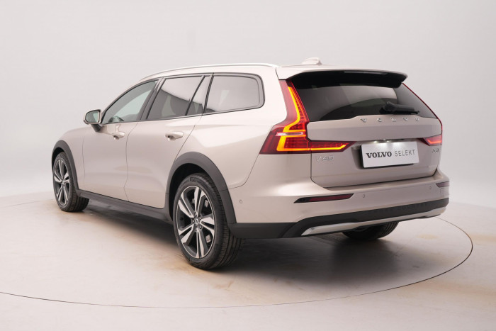 Volvo V60 CC B5 AWD PLUS AUT 1.maj.