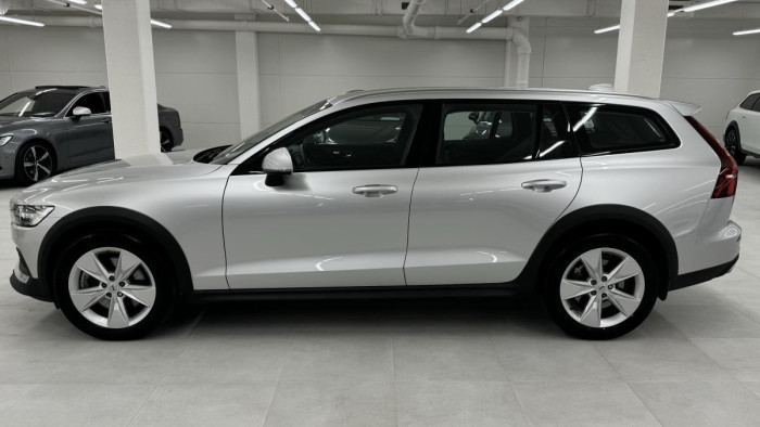 Volvo V60 CROSS COUNTRY B4 REZERVACE
