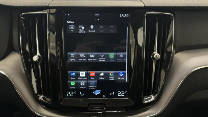 Volvo XC60 B4 AWD MOMENTUM REZERVACE 2.0 Momentum