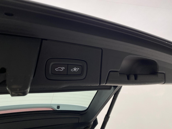 Volvo XC60 D4 AWD R-DESIGN AUT CZ 2.0 d