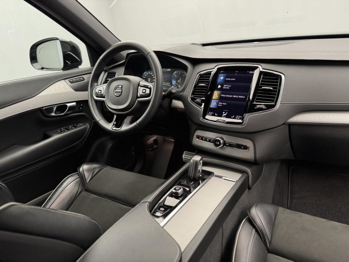 Volvo XC90 B5 AWD R-DESIGN REZERVACE