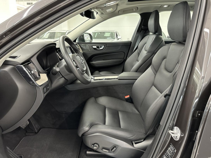Volvo XC60 B5 AWD PLUS BRIGHT REZERVACE 2.0 Plus