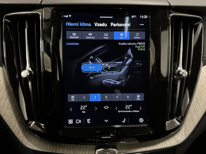 Volvo XC60 B5 AWD PLUS BRIGHT REZERVACE 2.0 Plus