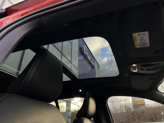 Volvo XC40 T5 R-DESIGN RECHARGE REZERVACE