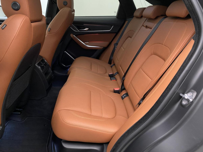 Jaguar F-Pace D200 AWD R-DYNAMIC REZERVACE 2.0 d Dynamic