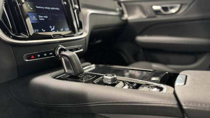 Volvo V60 T6 RECHARGE AWD REZERVACE