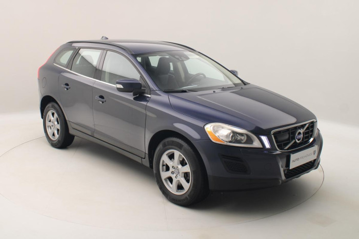 Volvo XC60 D5 AWD MOMENTUM REZERVACE 2.4 d Momentum