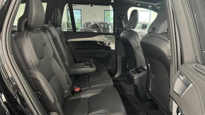 Volvo XC90 B5 AWD ULTIMATE DARK REZERVACE