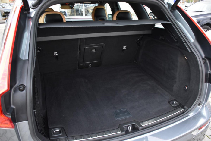 Volvo XC60 D4 AWD INSCRIPTION REZERVACE 2.0 d