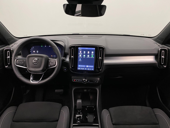 Volvo XC40 B4 PLUS BLACK EDITION AUT CZ