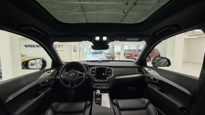 Volvo XC90 T8 AWD ULTIMATE DARK REZERVACE