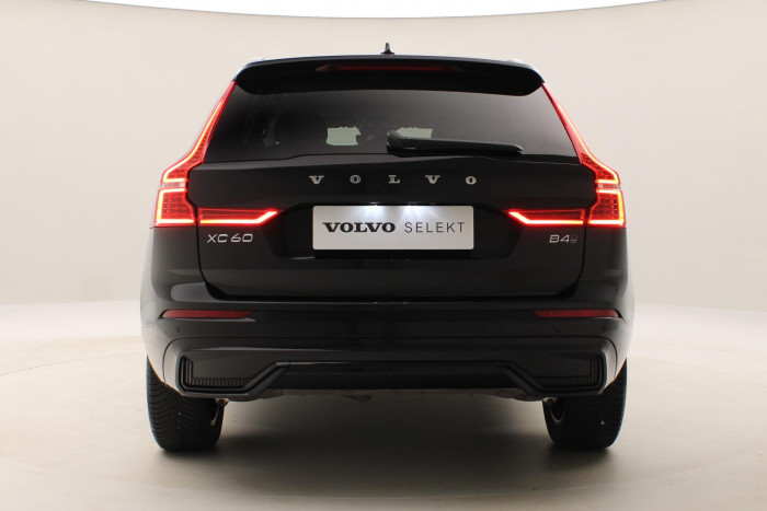 Volvo XC60 B4 AWD PLUS DARK REZERVACE