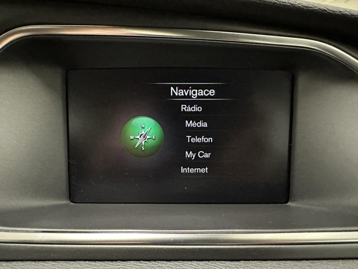 Volvo V40 T2 BLACK EDITION REZERVACE 2.0 Edition