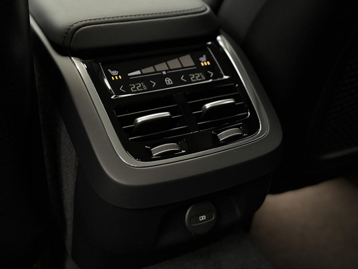 Volvo V60 B4 PLUS DARK AUT 1.maj.